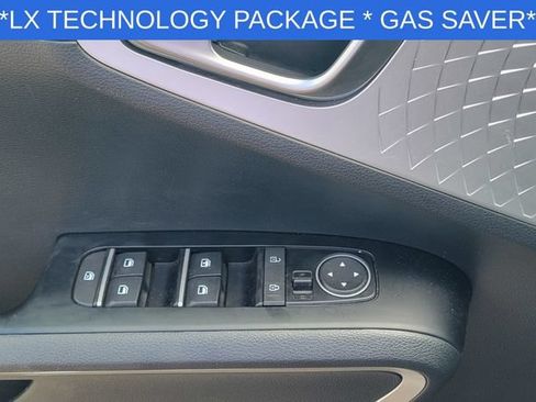 Used 2025 Kia Soul LX w/ LX Technology Package FWD image 10