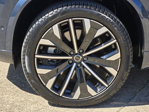 New 2025 Volvo XC90 T8 Plus w/ Protection Package Premier image 15