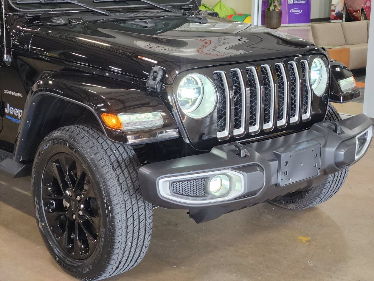 Used 2021 Jeep Wrangler Unlimited Sahara w/ Cold Weather Group AWD/4WD image 14