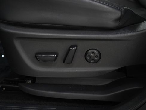 Used 2025 Nissan Ariya FWD image 27