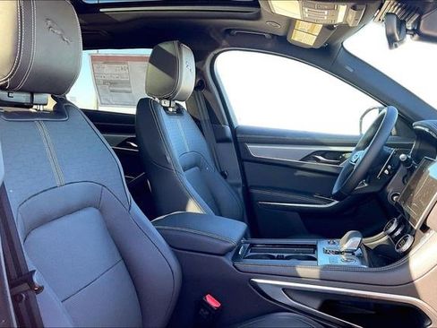 New 2025 Jaguar F-PACE R-Dynamic S image 12