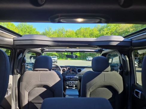 Used 2023 Jeep Wrangler Unlimited w/ Sun & Screen Package AWD/4WD image 38