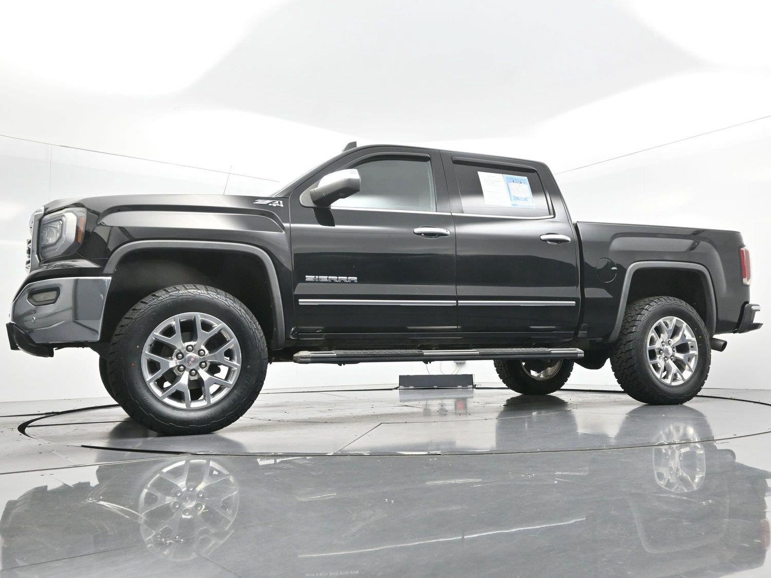Used 2017 GMC Sierra 1500 SLT w/ Enhanced Driver Alert Package AWD/4WD image 44