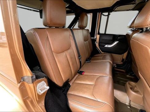 Used 2015 Jeep Wrangler Unlimited Sahara w/ Mopar Chrome Edition Group AWD/4WD image 27