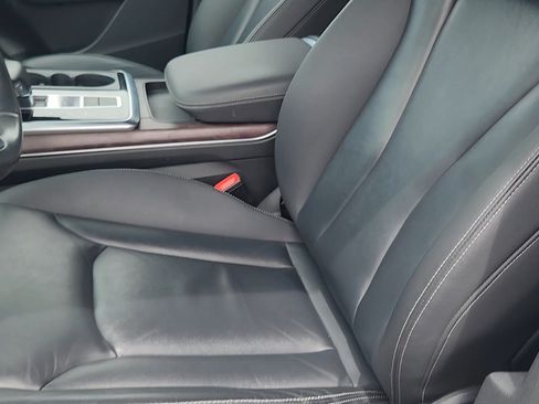 Used 2019 Audi Q8 Premium w/ Convenience Package AWD/4WD image 18