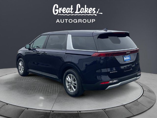 Used 2023 Kia Carnival LX FWD image 3