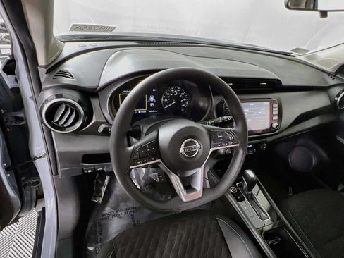 Used 2021 Nissan Kicks SV FWD image 11