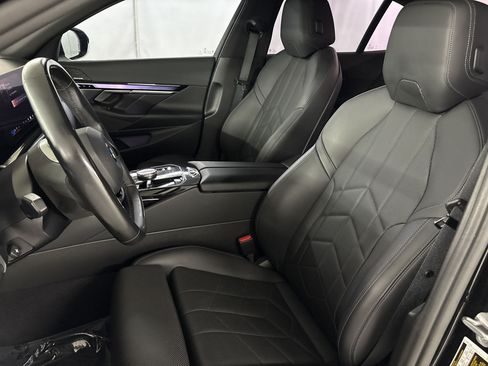 Used 2024 BMW i5 eDrive40i w/ M Sport Package RWD image 5