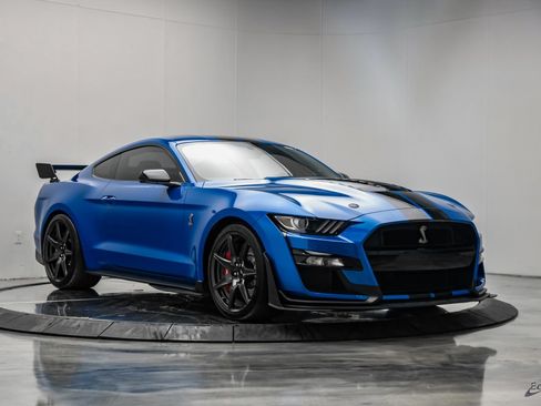 Used 2021 Ford Mustang Shelby GT500 w/ Carbon Fiber Track Pack RWD image 28