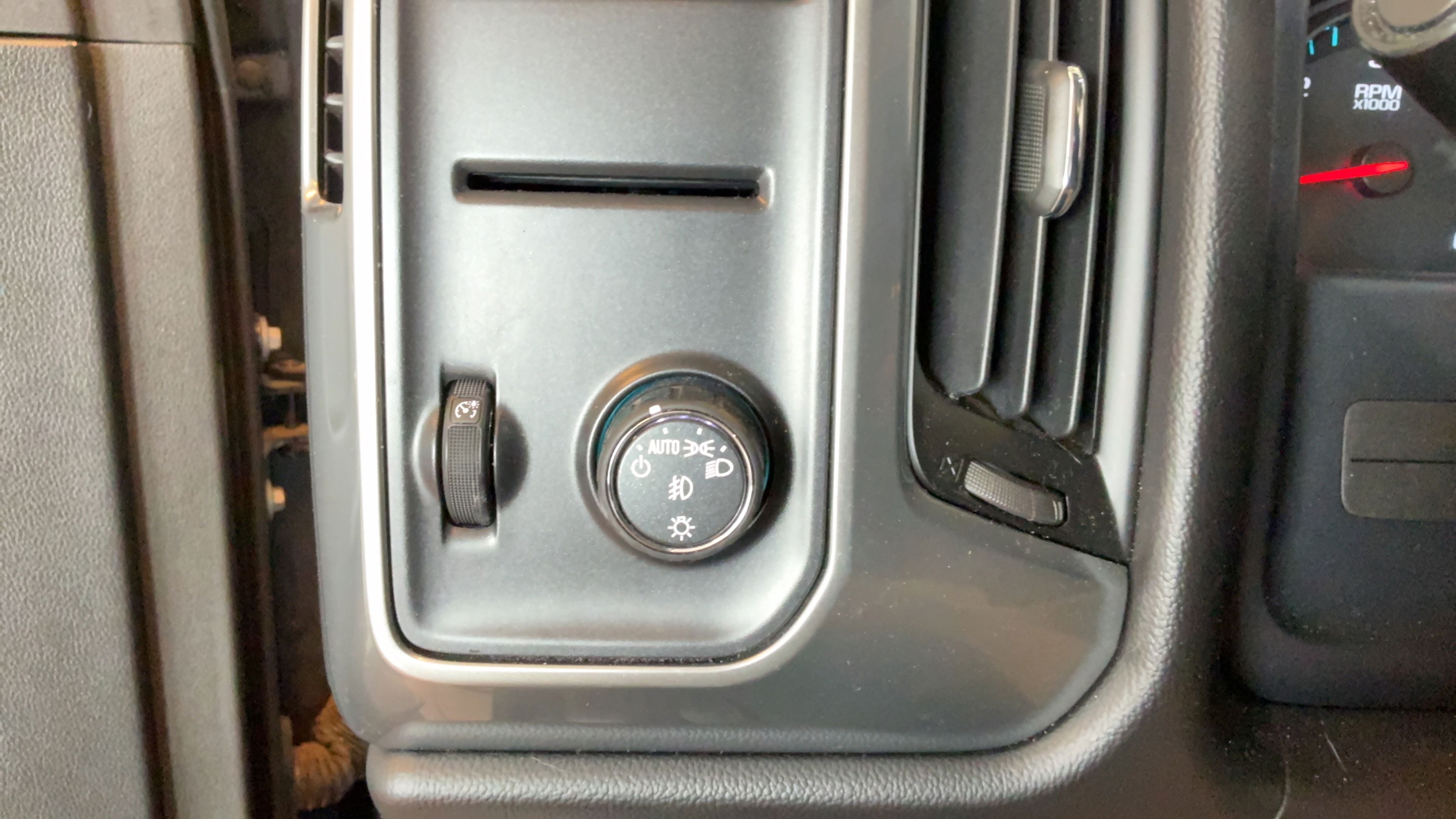 Used 2015 Chevrolet Silverado 1500 LT w/ LT Convenience Package RWD image 20