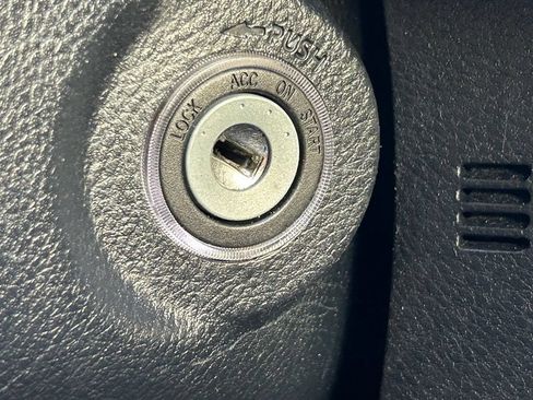 Used 2018 Toyota Tacoma SR5 RWD image 40