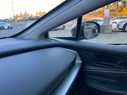 Used 2025 Toyota Prius LE image 36