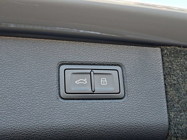 Used 2023 Bentley Bentayga AWD/4WD image 36