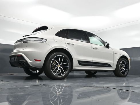 Used 2025 Porsche Macan AWD/4WD image 24