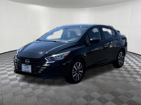 Used 2024 Nissan Versa SV FWD image 3