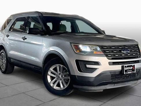 Used 2016 Ford Explorer FWD image 2