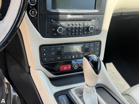 Used 2012 Maserati GranTurismo Sport RWD image 10