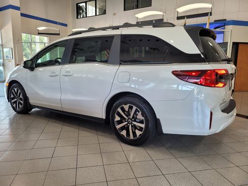 New 2026 Honda Odyssey EX-L image 6