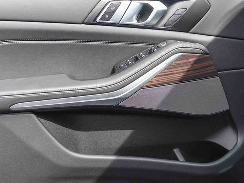 Used 2025 BMW X5 sDrive40i w/ Premium Package image 23