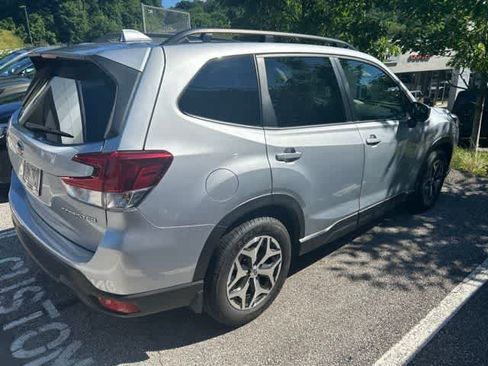 Used 2023 Subaru Forester Premium AWD/4WD image 8