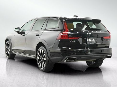 Used 2021 Volvo V60 T5 Cross Country w/ Climate Package AWD/4WD image 3