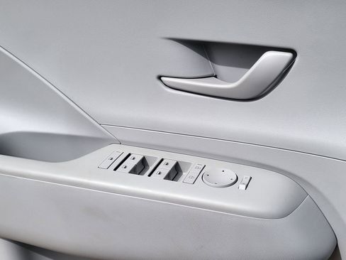 New 2026 Hyundai Kona SE AWD/4WD image 15