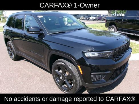 Certified 2023 Jeep Grand Cherokee Altitude AWD/4WD image 2