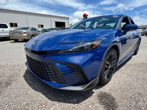 Used 2025 Toyota Camry SE FWD image 7