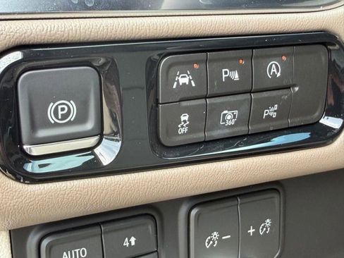 Used 2026 GMC Yukon XL Denali w/ Sun & Power Step Package AWD/4WD image 20