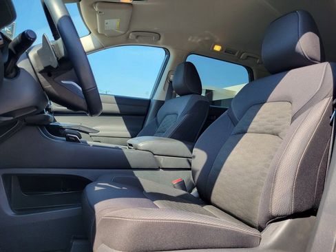 Used 2024 Nissan Pathfinder SV image 7