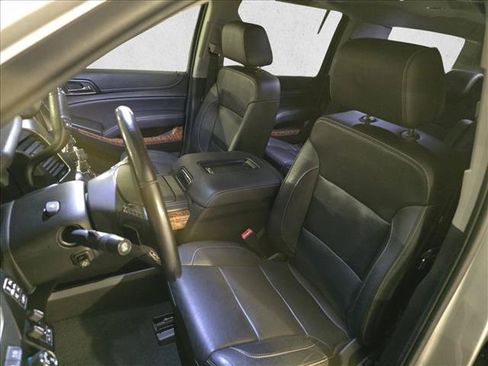 Used 2019 Chevrolet Suburban Premier AWD/4WD image 16