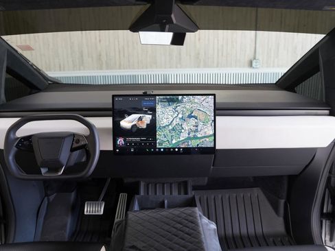 Used 2024 Tesla Cybertruck AWD Crew Cab image 15