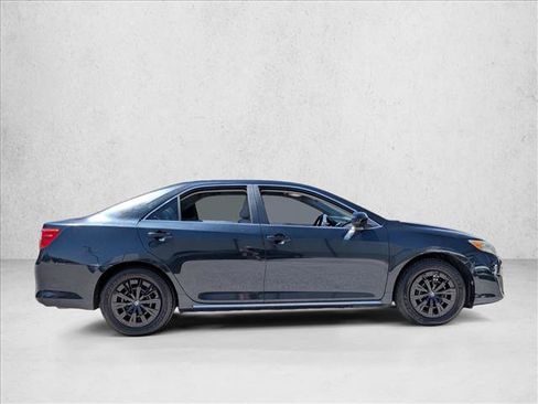 Used 2014 Toyota Camry LE FWD image 4
