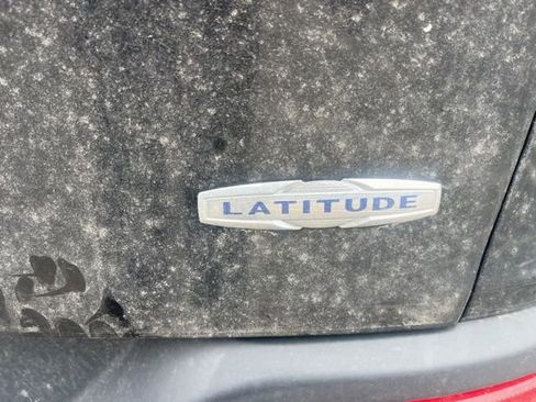 Used 2016 Jeep Cherokee Latitude w/ Cold Weather Group image 9