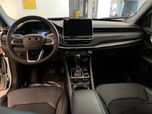 Used 2025 Jeep Compass Trailhawk AWD/4WD image 33