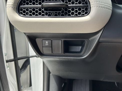 Used 2025 Honda HR-V LX image 28