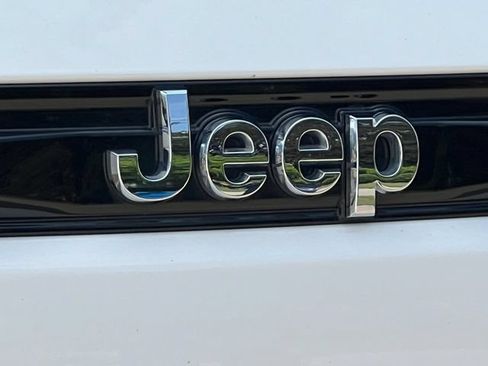 Used 2023 Jeep Grand Cherokee Limited AWD/4WD image 52