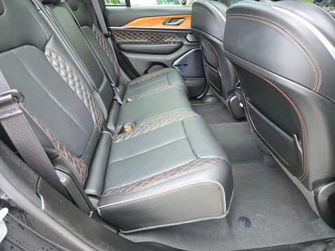 Used 2025 Jeep Grand Cherokee Summit w/ Obsidian Package AWD/4WD image 13