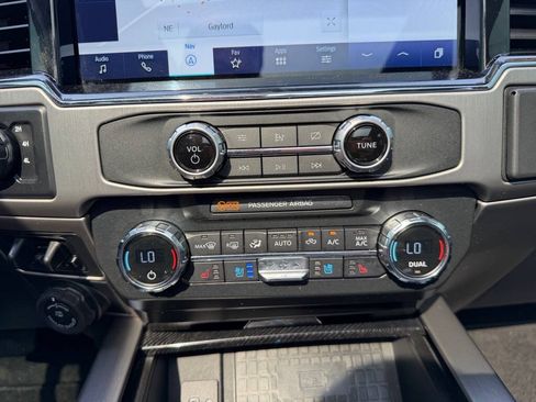 Used 2022 Ford F450 Platinum w/ FX4 Off-Road Package AWD/4WD image 28