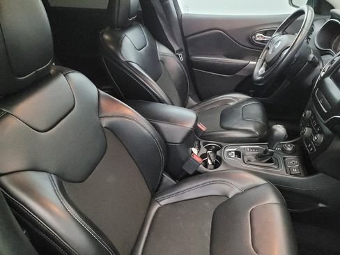 Used 2019 Jeep Cherokee Latitude Plus image 21