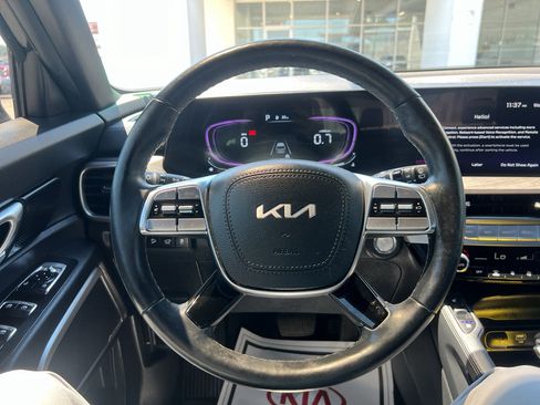 Used 2025 Kia Telluride AWD image 11