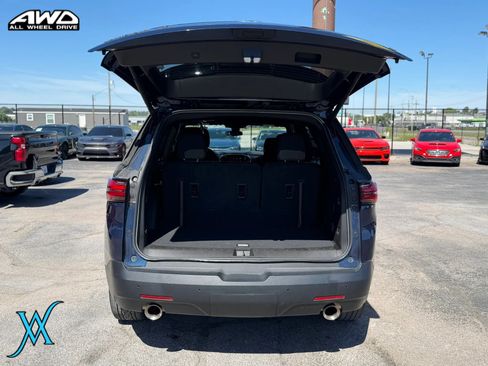 Used 2023 Chevrolet Traverse LT AWD/4WD image 33