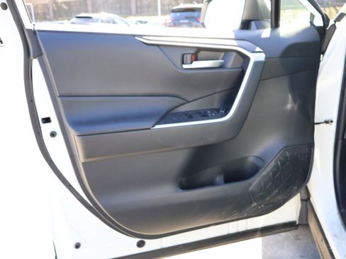 Used 2019 Toyota RAV4 XLE w/ Convenience Package image 23