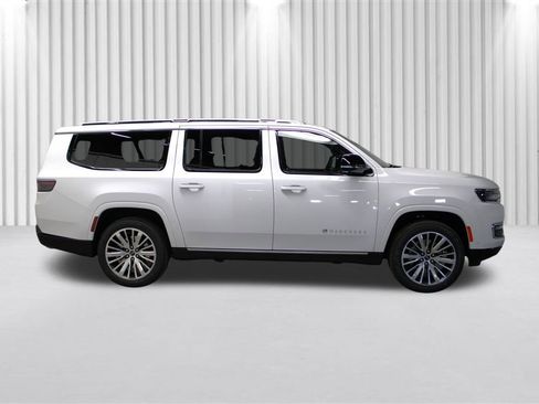 New 2025 Jeep Wagoneer L Series II image 2