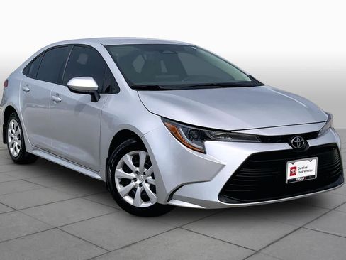 Used 2025 Toyota Corolla LE FWD image 2