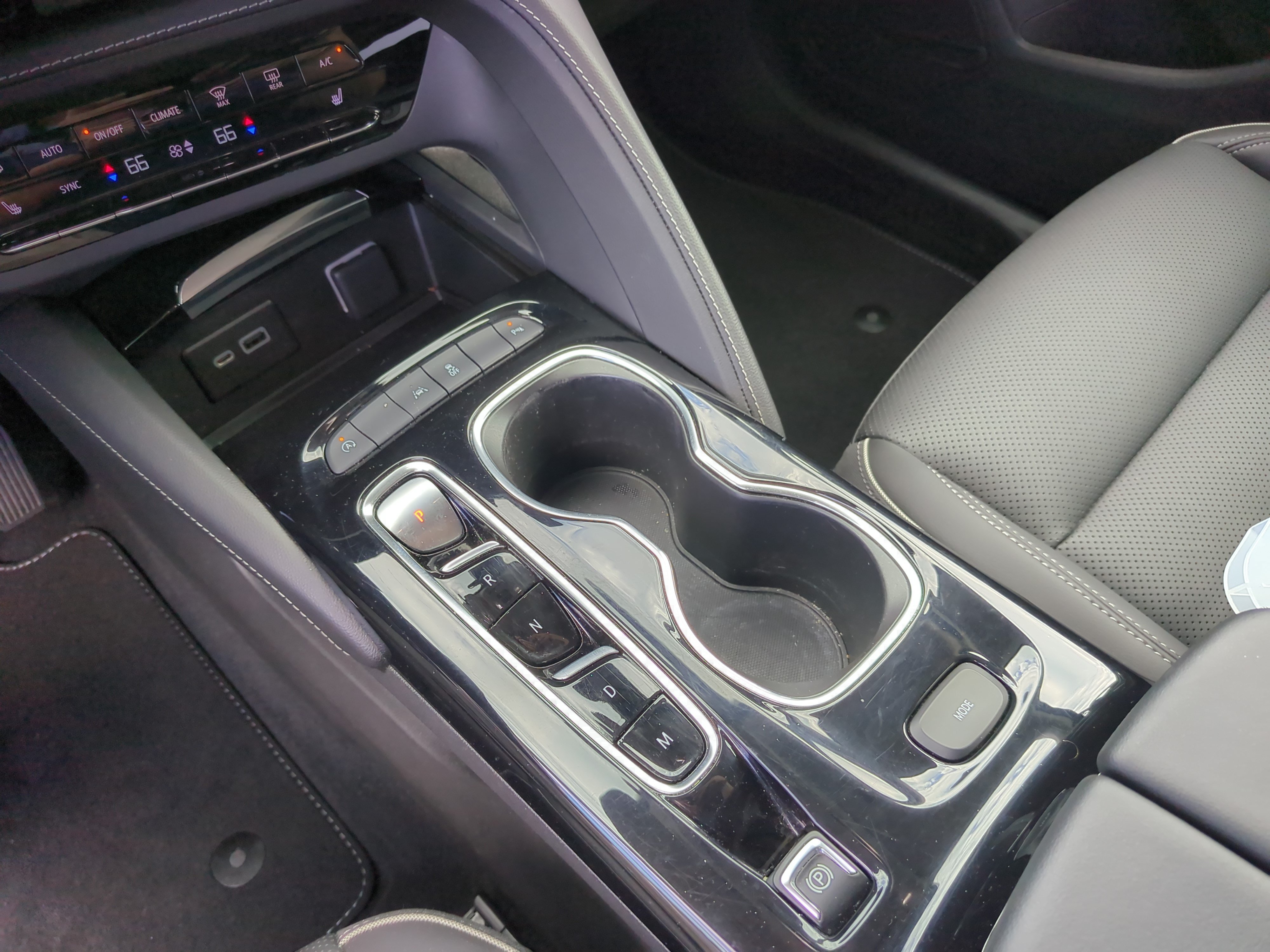 Used 2022 Buick Envision Essence w/ Safety Package FWD image 10