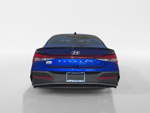 Certified 2025 Hyundai Elantra Sport image 4