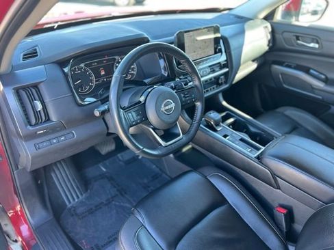 Used 2022 Nissan Pathfinder SL image 13