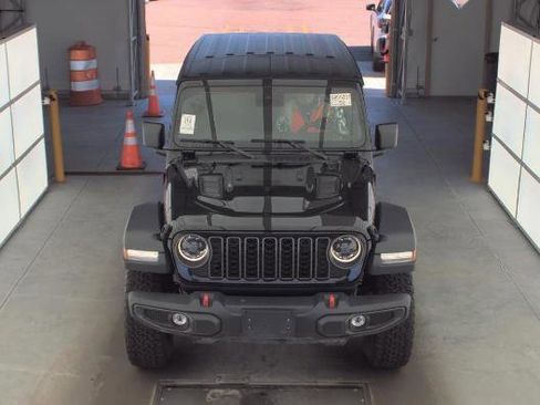 Used 2025 Jeep Wrangler Unlimited Rubicon AWD/4WD image 2