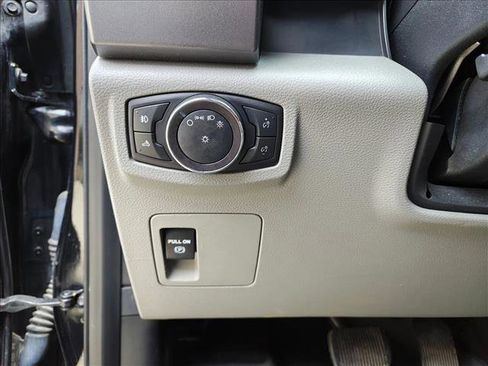 Used 2017 Ford F150 XLT image 12